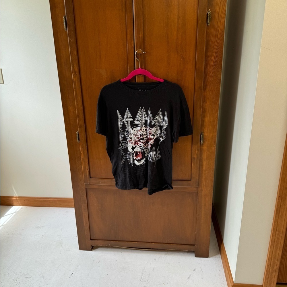 DEF LEPPARD graphic concert T shirt 💯 cotton large 19in pit